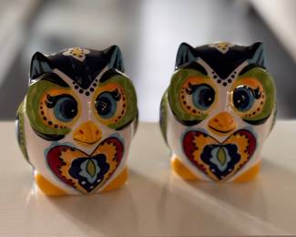 Salt & Pepper Shakers. 