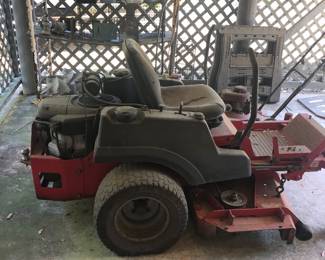 Zero turn lawnmower 