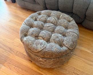 Tufted ottoman