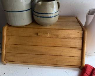Wood bread box