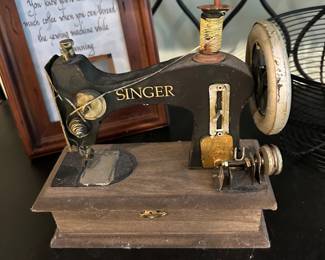 Singer sewing machine replica, often used as a jewelry box or tabletop decoration