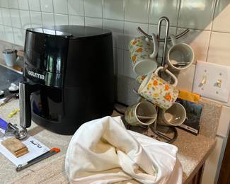 Air fryer, mugs