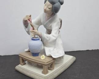 Lladro Porcelain Figurine of Woman Arranging Flowers