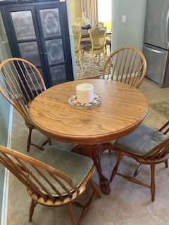 Oak kitchen seat. comes with two leaves