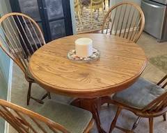 Oak kitchen seat. comes with two leaves