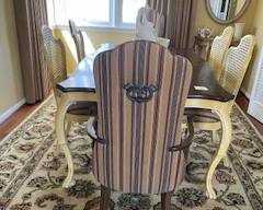 dining room set, comes with two leaves