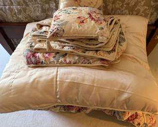 Queen Comforter Set