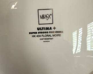 Mikasa Ultima HK Floral Moire Fine China Plate