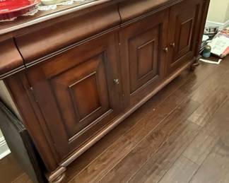 Ethan Allen British Classics Dark Wood Sideboard Buffet