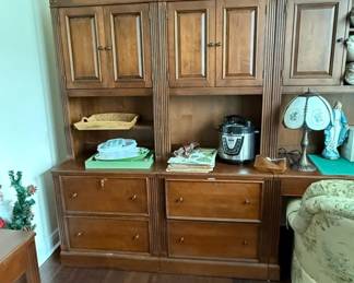 Sligh Furniture Ellis Line Traditional Computer Hutch
