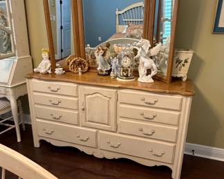 Vintage Ethan Allen French Provincial Dresser with TriFold Mirror