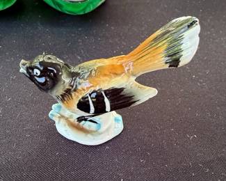 Ceramic Oriole Bird Figurine Salt Shaker