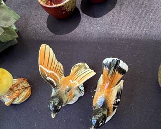 Vintage Arnart Porcelain Oriole Bird Figurine second image