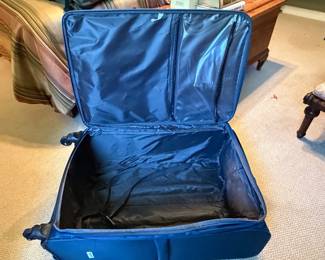 Pacific Coast Luggage Expandable Spinner Suitcase third image