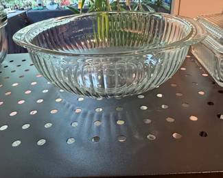 Pyrex Sculpted Clear Mixing Bowl