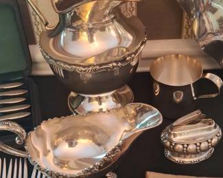 Vintage Ronson Crown Silver Plated Table Lighter fifth image