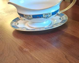 Porcelain Gravy Boat with Underplate by Noritake, Golden Cove Pattern