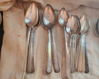Rogers Bros. First Love Silverplate Flatware Set third image