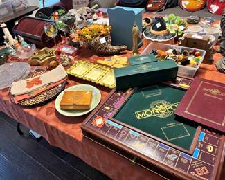 Burch KEEP  Den tables