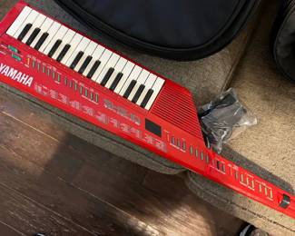 Yamaha SHS-10R Keytar red digital shoulder key mini synthesizer