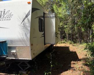 #121 - 2014 Forest River  27' Mini Lite Rockwood camper - Available for Silent Bid only bids closing 4/11 at Noon.  