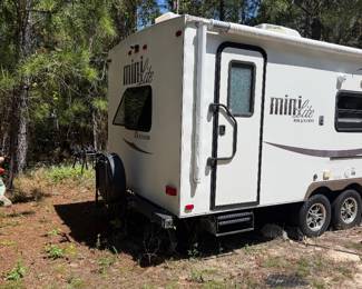 #121 - 2014 Forest River  27' Mini Lite Rockwood camper - Available for Silent Bid only bids closing 4/11 at Noon. 