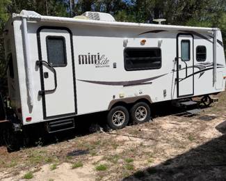 #121 - 2014 Forest River  27' Mini Lite Rockwood camper - Available for Silent Bid only bids closing 4/11 at Noon. 