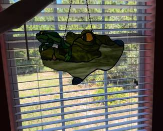 #69 - $60 - Stain glass gator small crack 17x11