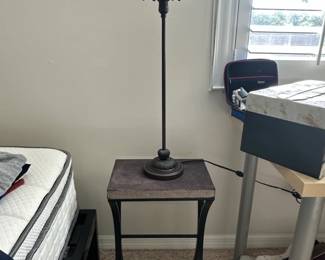 Tiffany Style Table Lamp with Stingray Leatherette Side Table