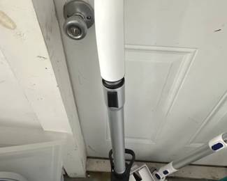 iDOO Cordless Electric Mop second image