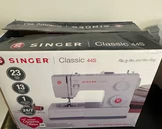 Singer Classic S Sewing Machine