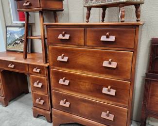 Cushman Colonial Creations Maple Furniture