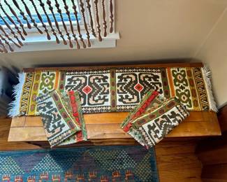 Table Runner & Place Mats