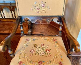 Berkey & Gay 1920's Antique Renaissance Revival Dining Room Table and 6 Chairs