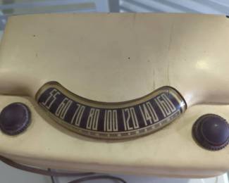 Philco Model 46-420 Bakelite Tube Radio