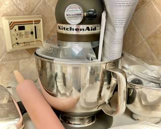 KichenAid Stand Mixer + Extra attachments and bowl