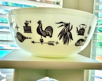 PYREX Early American Cinderella White + Brown Mixing Bowl
