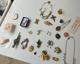 Pins, Pendants