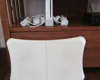 Nintendo Wii w/Fitness Board