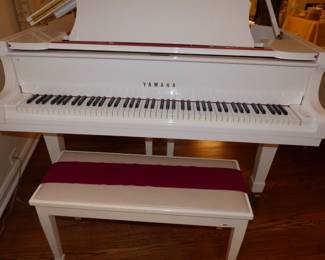 Gorgeous Mint Yamaha Baby Grand Piano Model G1