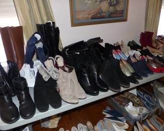 Tons Of Women's Shoes Sizes 10-11