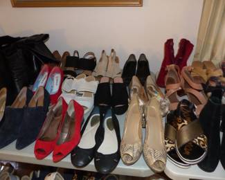 Tons Of Women's Shoes Sizes 10-11