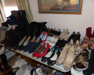 Tons Of Women's Shoes Sizes 10-11