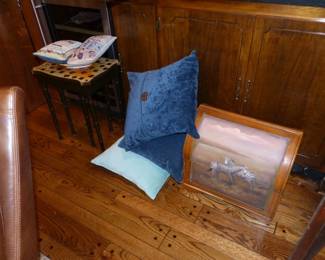 Small chest, Accent Pillows