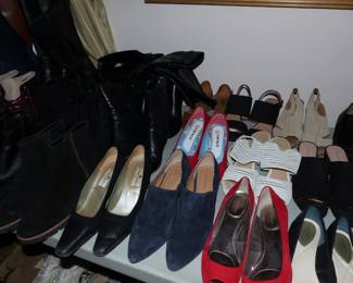 Tons Of Women's Shoes Sizes 10-11