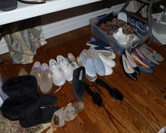 Tons Of Women's Shoes Sizes 10-11