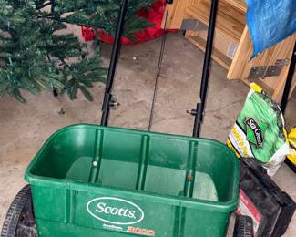 Scotts Model 300 Grass Spreader Acugreen