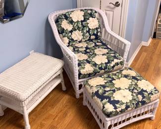 Beautiful Bar Harbor Vinyl Wicker Set!