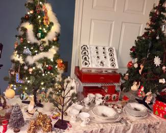 Nikko Christmas Time Dinnerware!