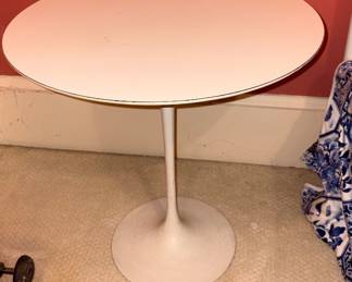 White MCM Tulip Table Eero Saarinen Style Tables!